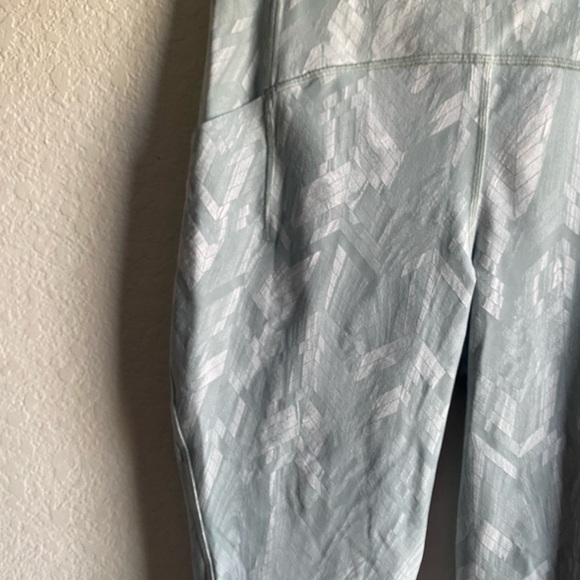Lululemon Swift Speed High Rise Yoga Tight 28” Reverbrate Chevron Jacquard 10 - Picture 6 of 13